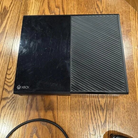 Xbox One Console Model 1540 Bundle - Picture 5 of 8